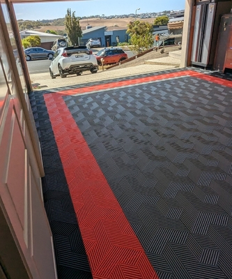 সহজ ইনস্টল প্রভাব প্রতিরোধী interlocking কালো Polypropylene গ্যারেজ মেঝে টাইল / গ্যারেজ মেঝে